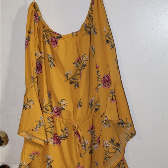 Yellow flowered romper - Picture 1 of 3